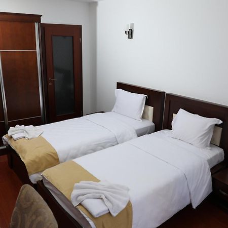 Bruti Hotel Призрен Екстериор снимка