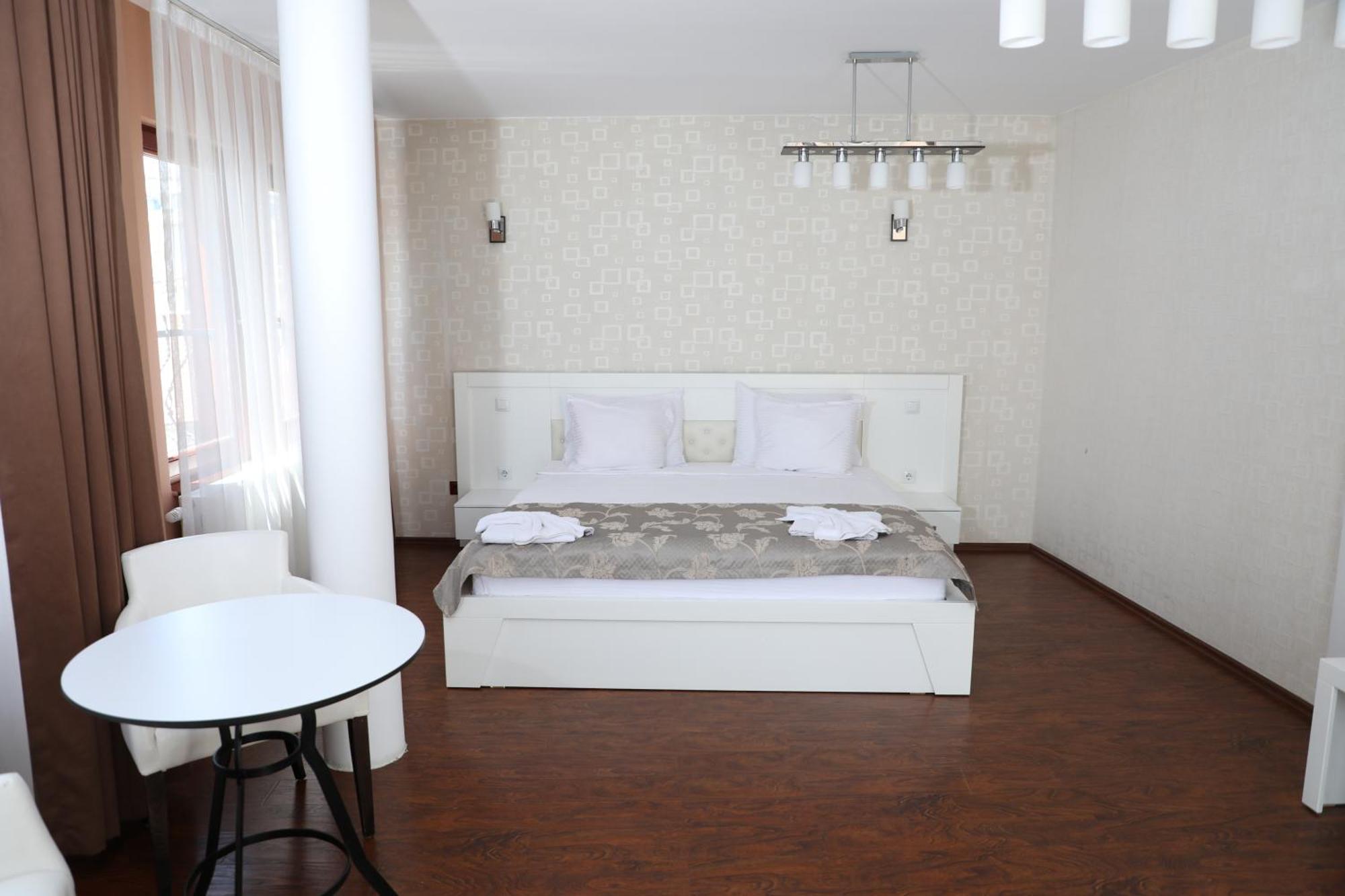 Bruti Hotel Призрен Екстериор снимка