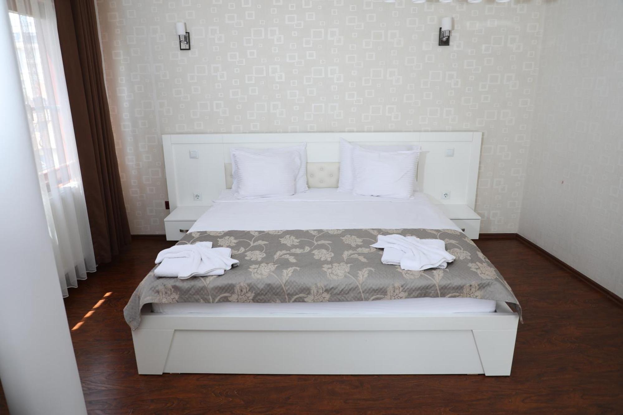 Bruti Hotel Призрен Екстериор снимка