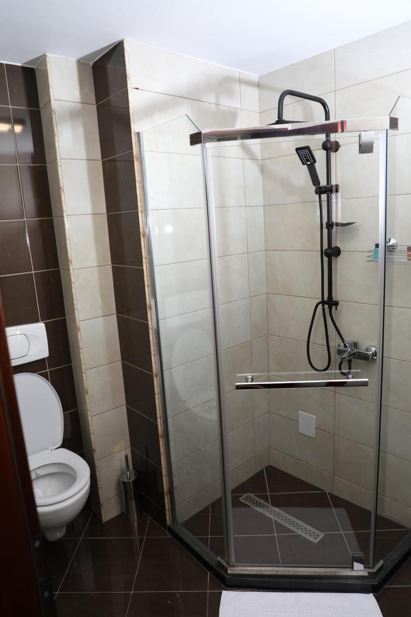 Bruti Hotel Призрен Екстериор снимка