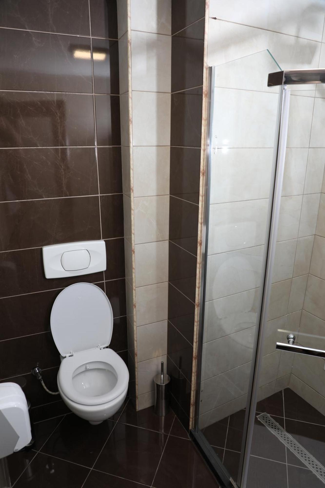 Bruti Hotel Призрен Екстериор снимка