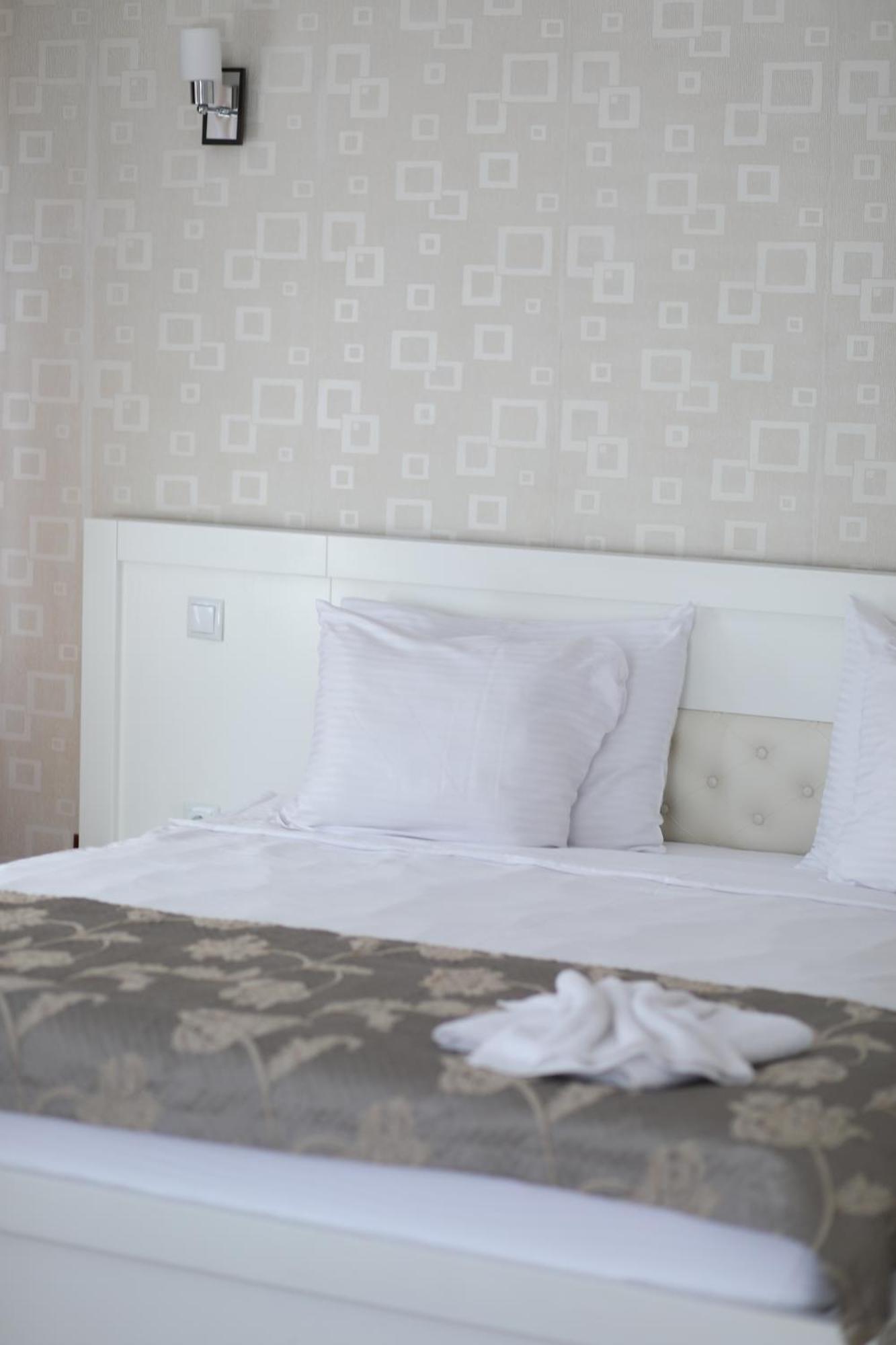 Bruti Hotel Призрен Екстериор снимка