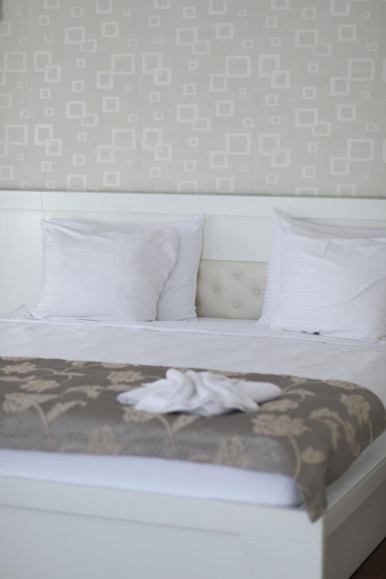 Bruti Hotel Призрен Екстериор снимка