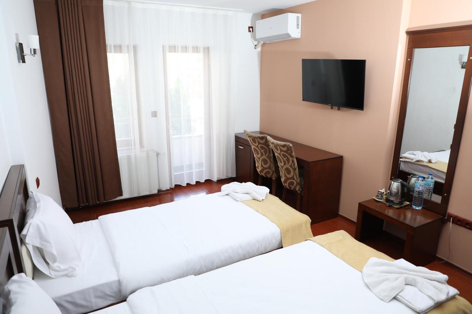 Bruti Hotel Призрен Екстериор снимка