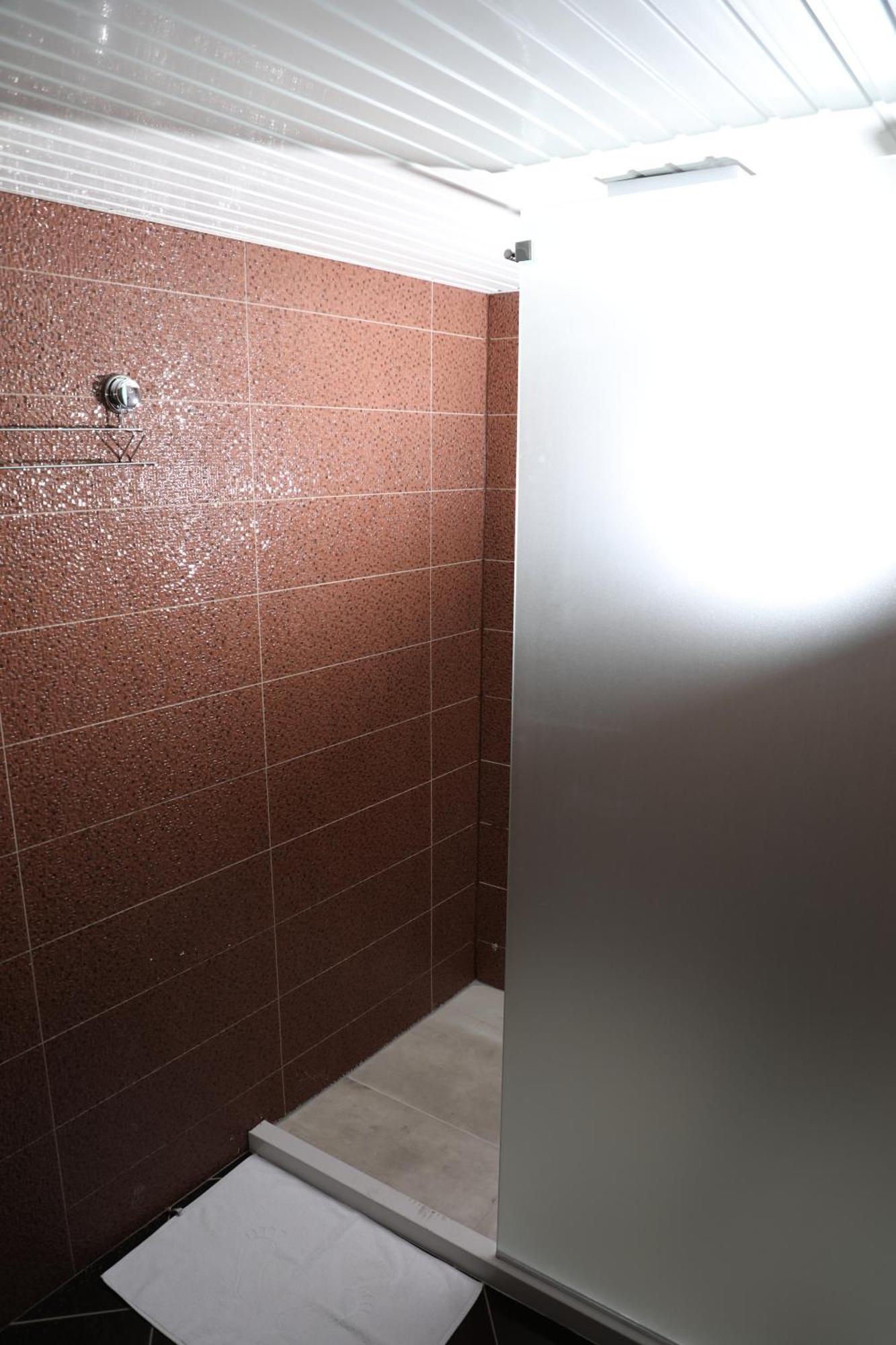 Bruti Hotel Призрен Екстериор снимка