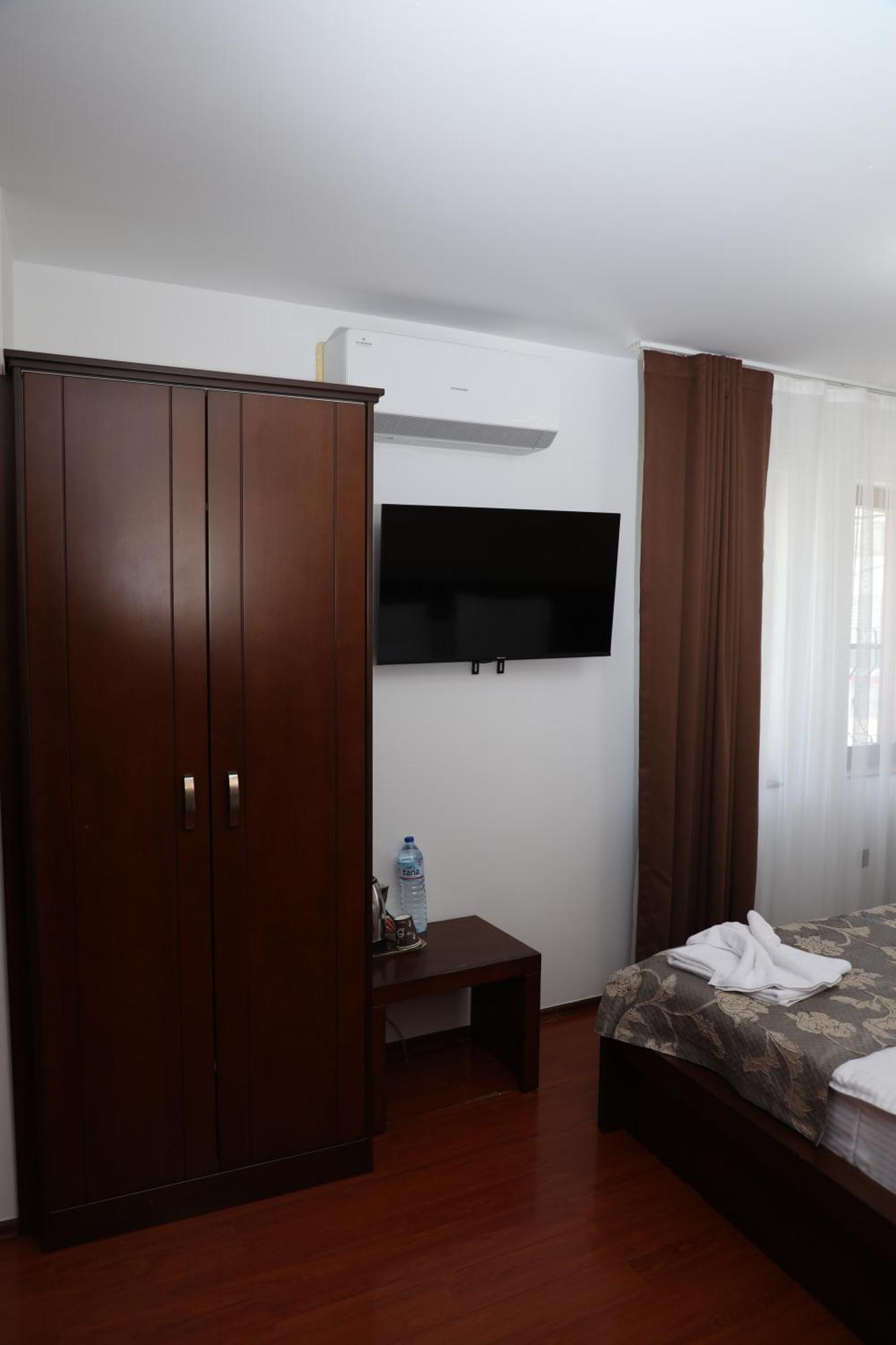 Bruti Hotel Призрен Екстериор снимка