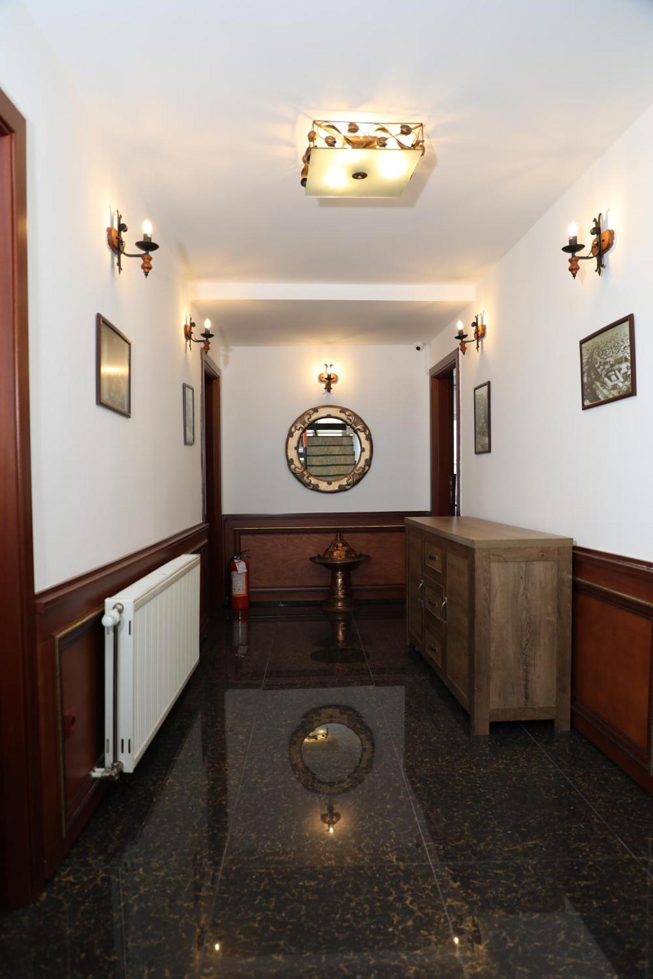 Bruti Hotel Призрен Екстериор снимка