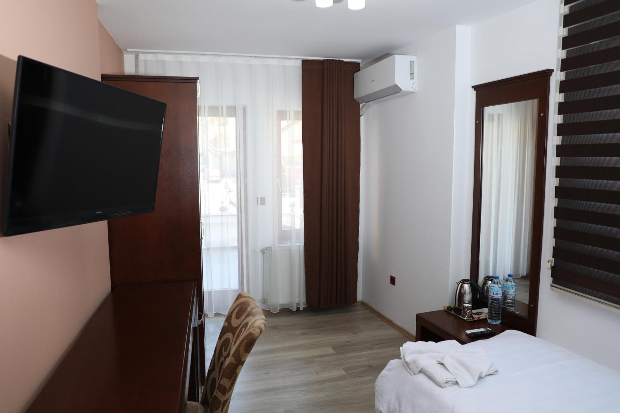 Bruti Hotel Призрен Екстериор снимка
