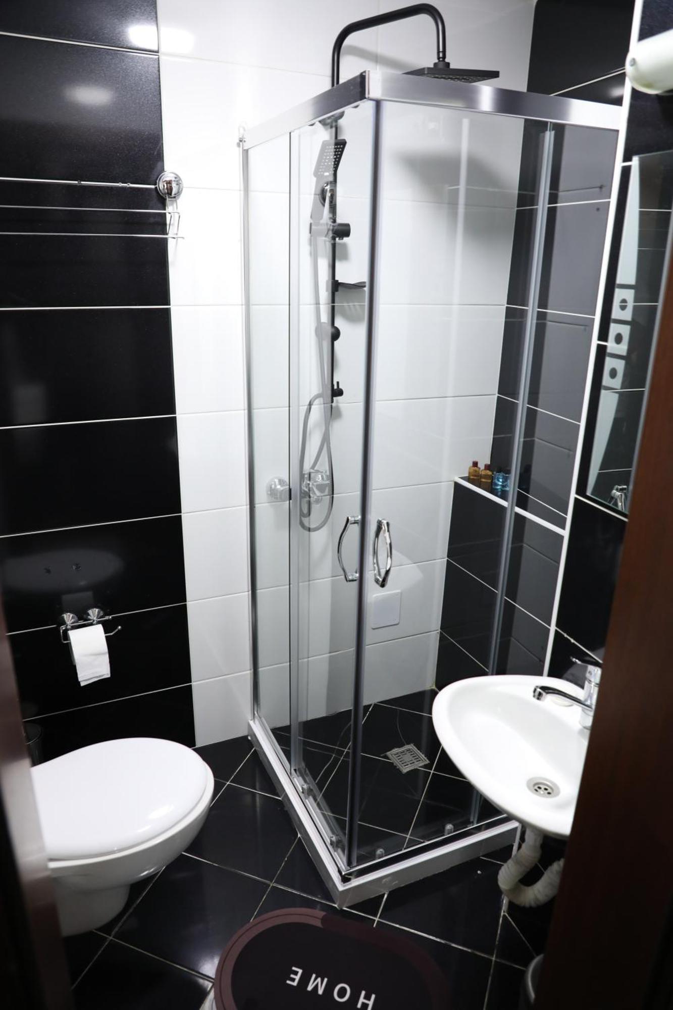 Bruti Hotel Призрен Екстериор снимка