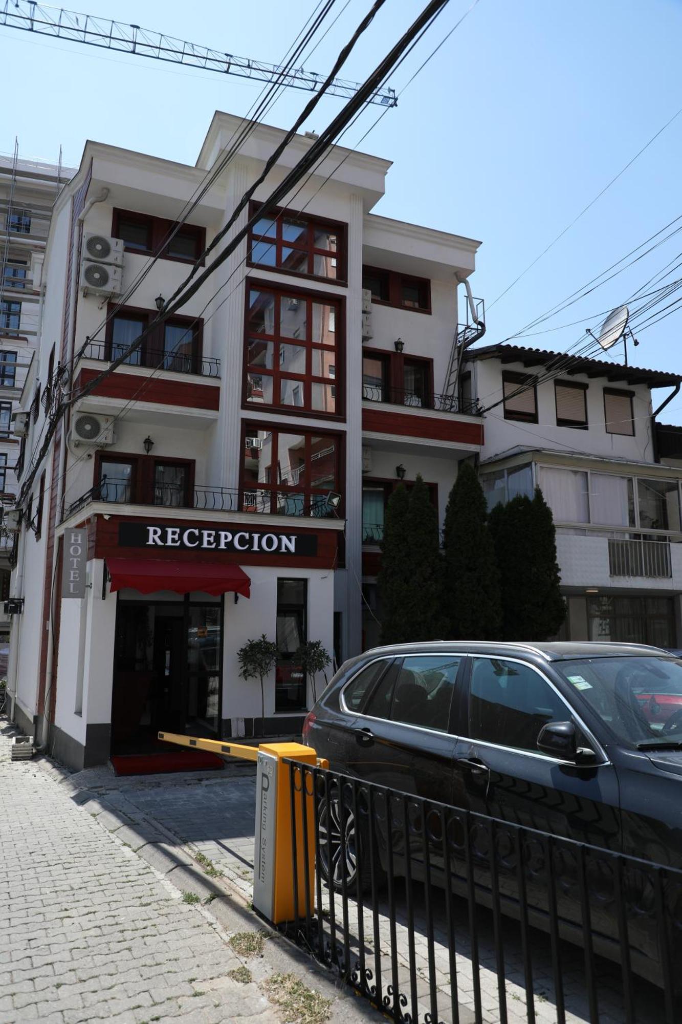 Bruti Hotel Призрен Екстериор снимка