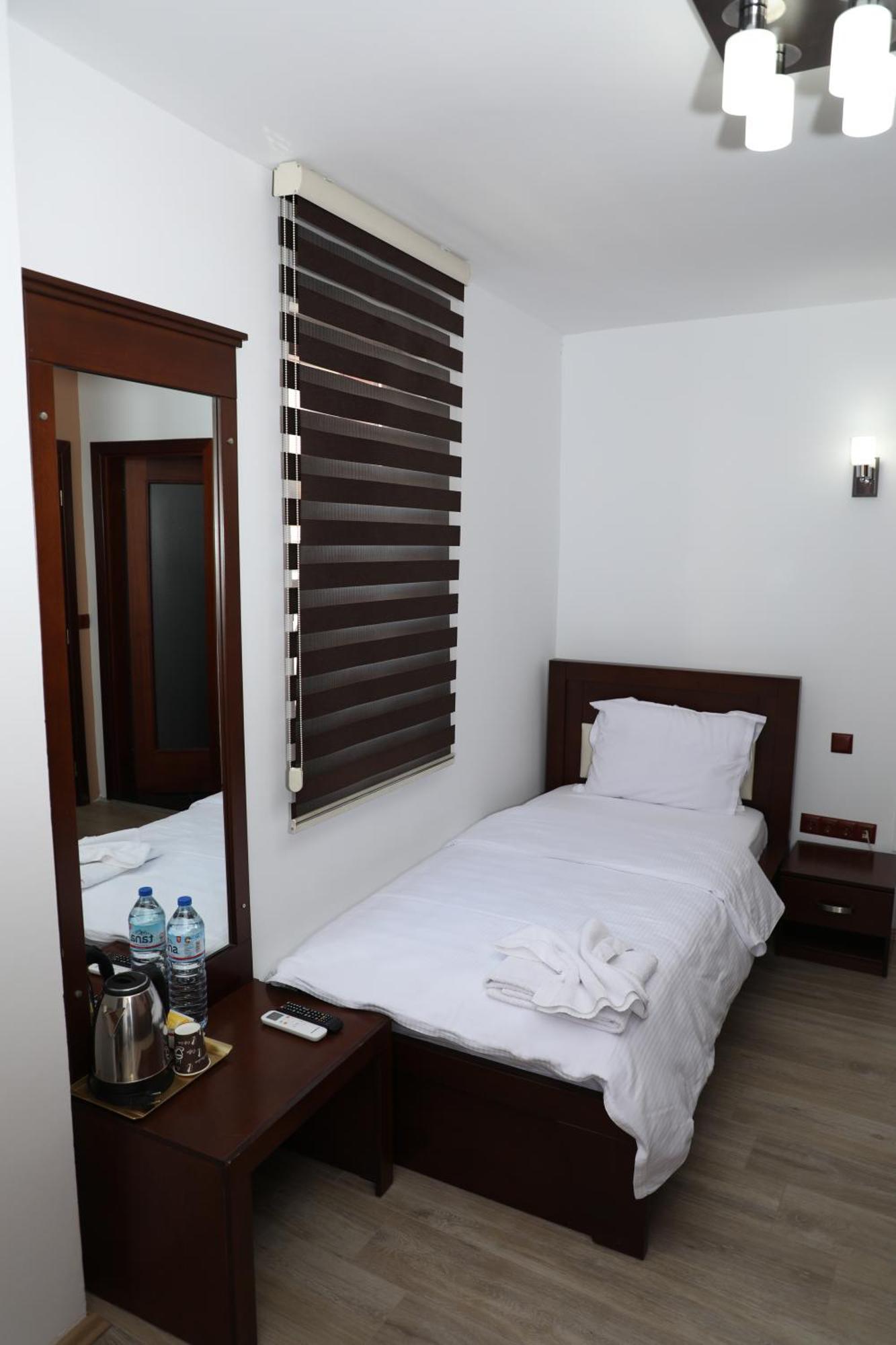 Bruti Hotel Призрен Екстериор снимка