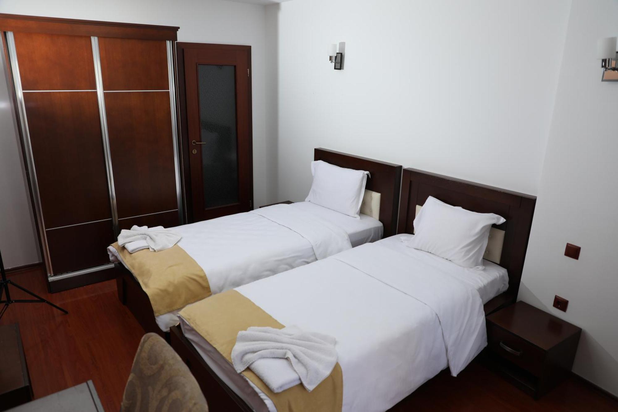 Bruti Hotel Призрен Екстериор снимка