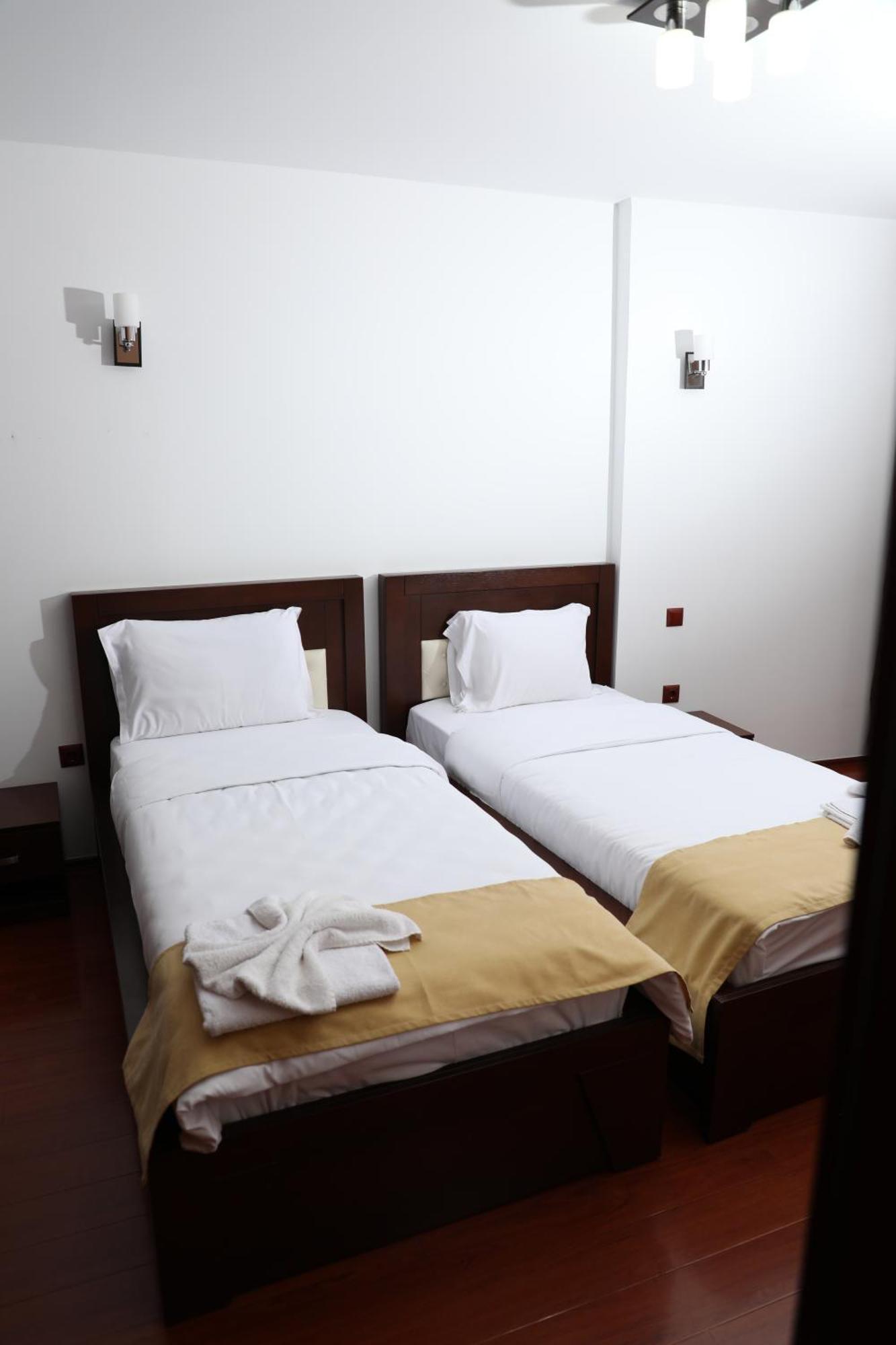 Bruti Hotel Призрен Екстериор снимка