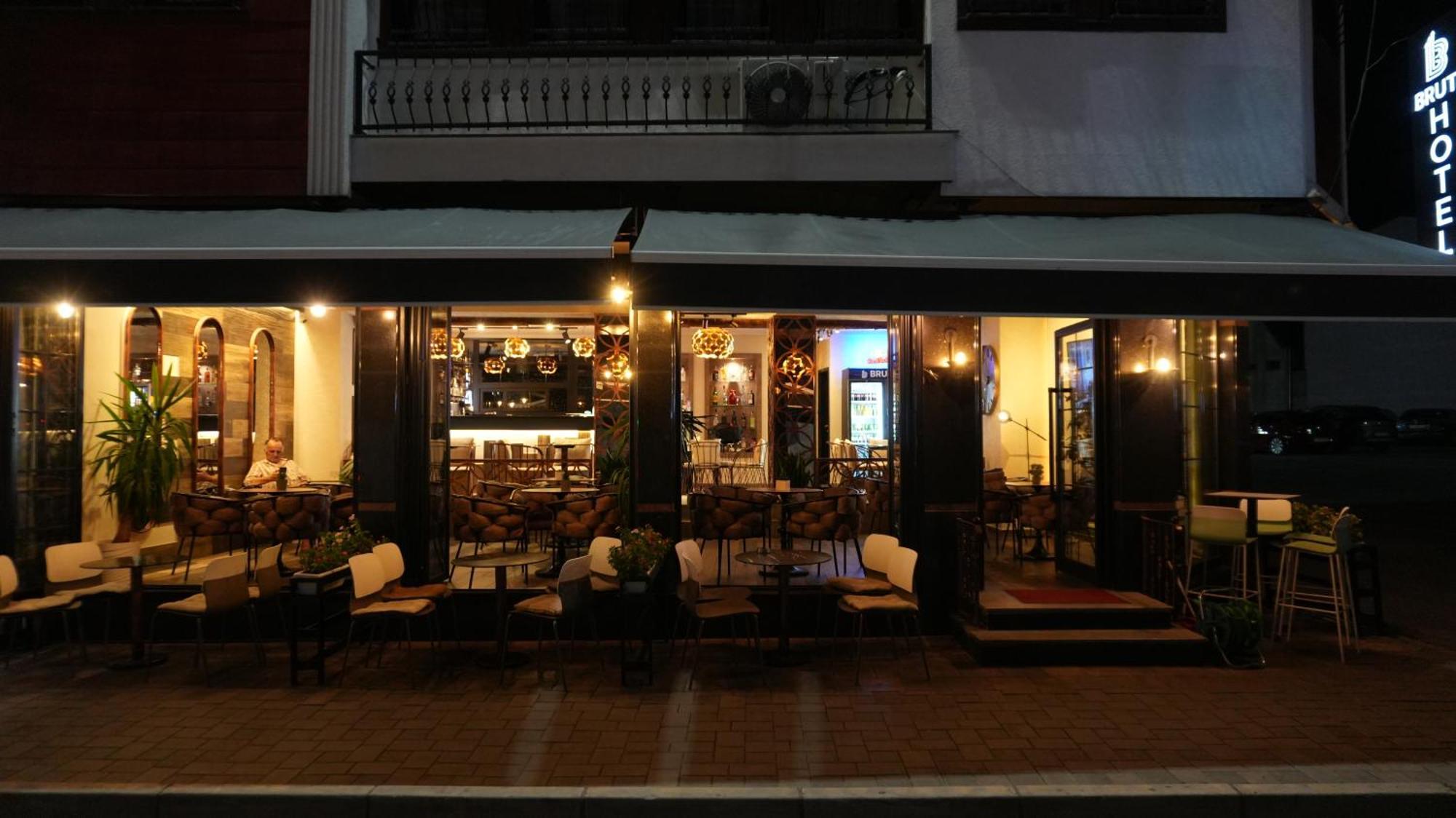 Bruti Hotel Призрен Екстериор снимка