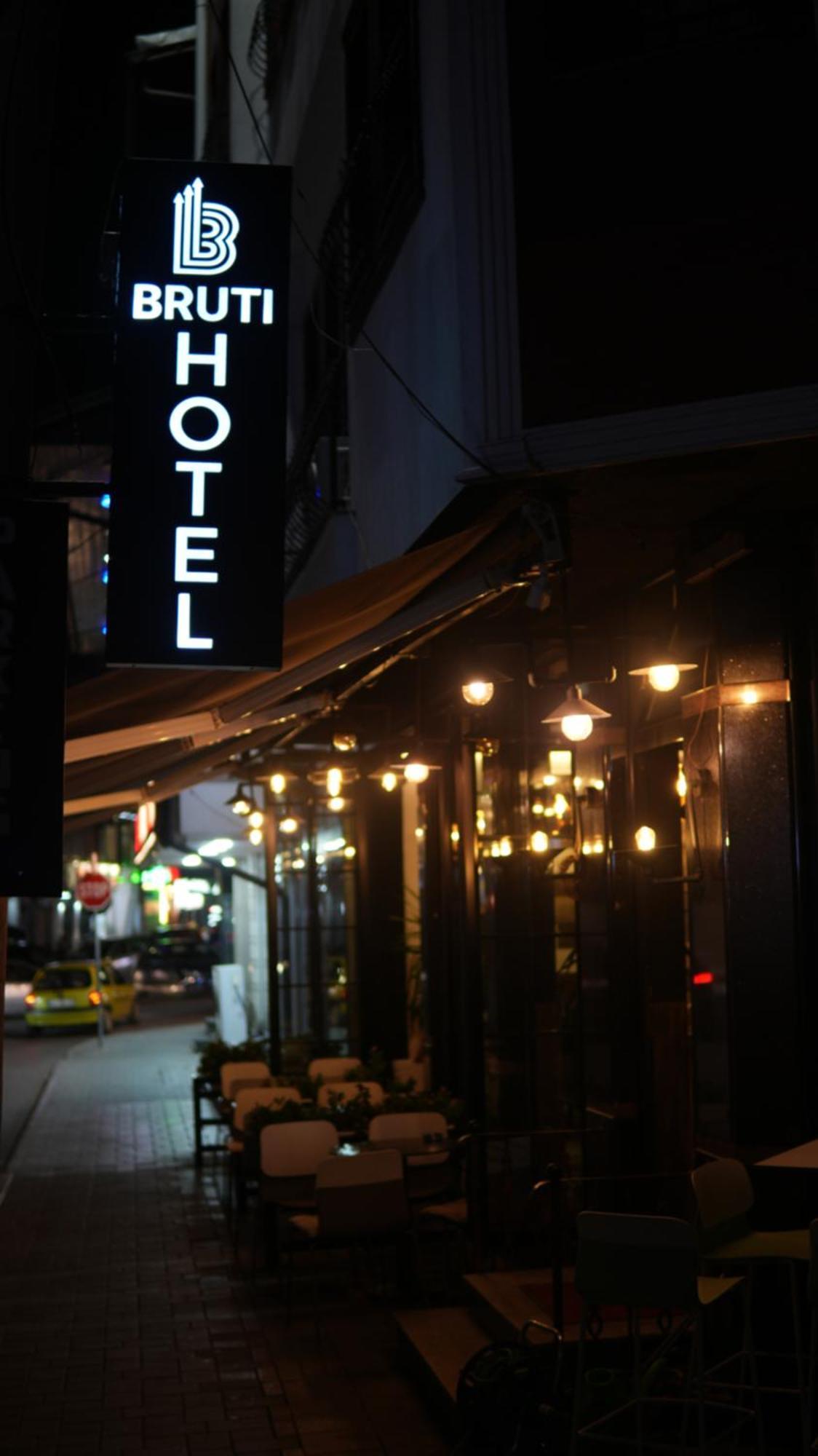 Bruti Hotel Призрен Екстериор снимка